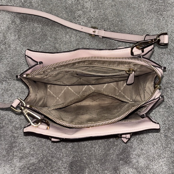 Micheal Kors Hope Powder Blush Medium Messenger - Picture 8 of 16